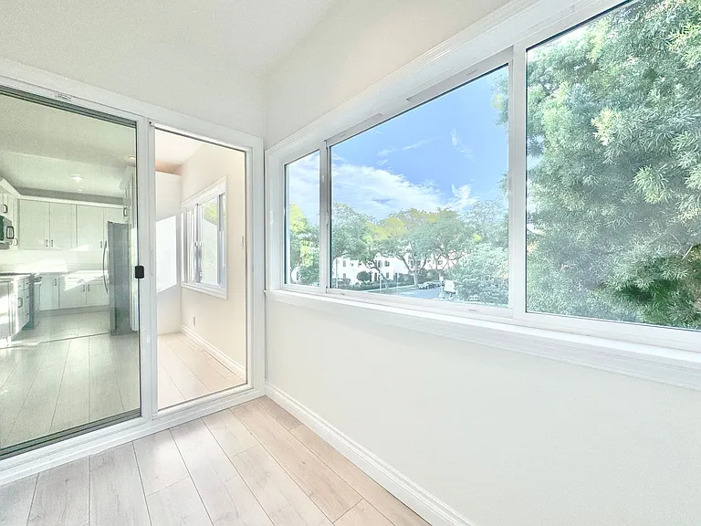 333 N. Oakhurst Dr. — Photo 10