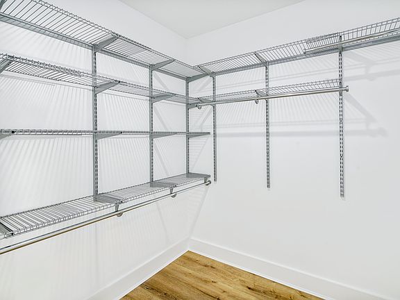 3rd image of 2621 W Oxford St #18
