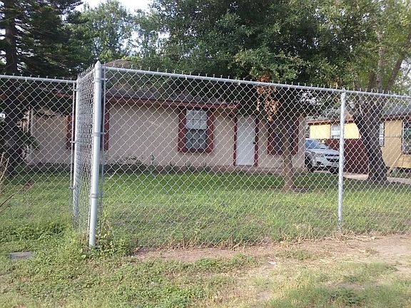 3rd image of 718 W Eisenhower Ave