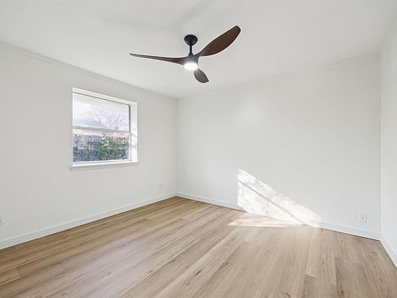 2nd image of 302 W Pelton St #302