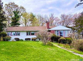 37 Skyline Dr, Farmington, CT 06032