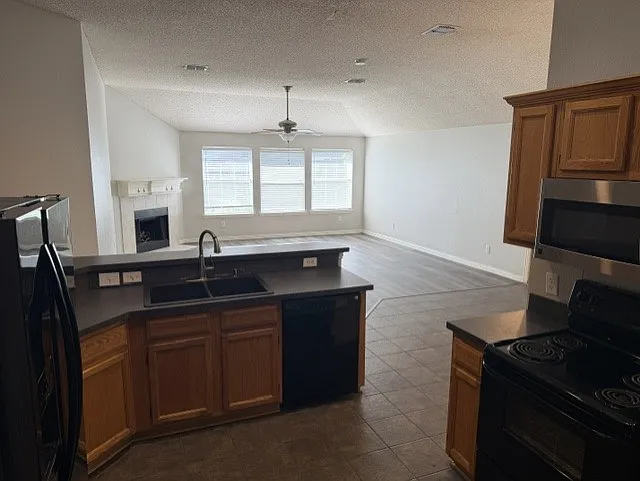 3 bed, 1745 sqft, $2,400 — Photo 4