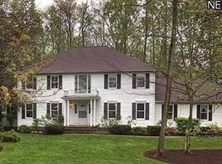 49 Wolfpen Dr, Chagrin Falls, OH 44022