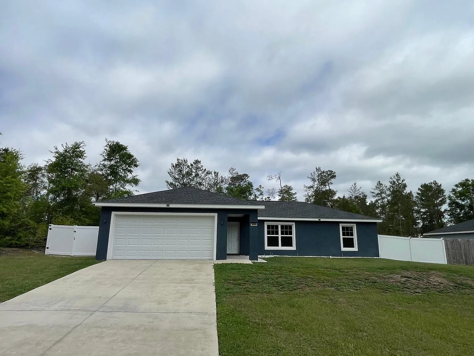 3 bed, 2.0 bath, 1355 sqft, $1,700 — Photo 3
