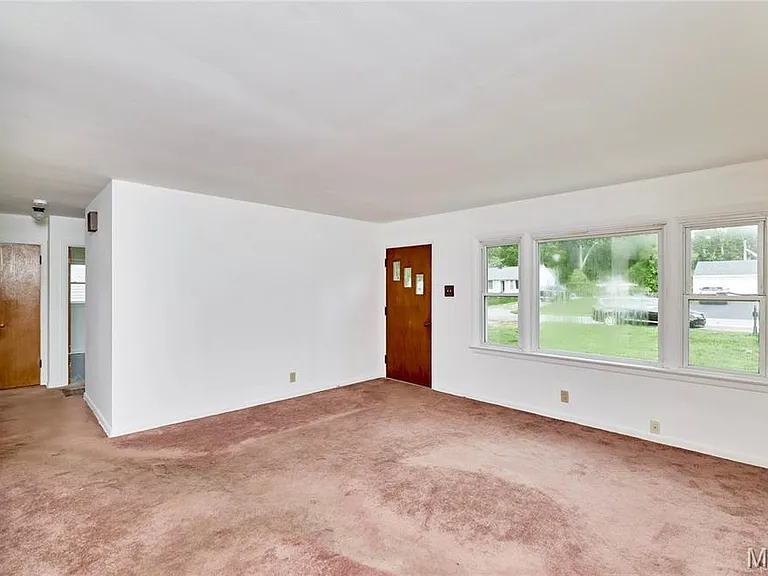 228 Newton Pl — Photo 8
