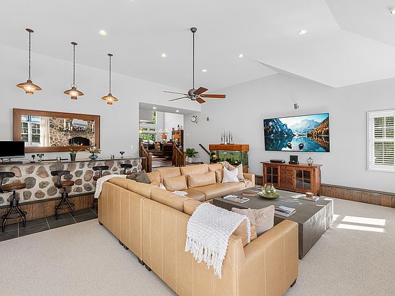 3rd image of 18 Brook Ridge Rd