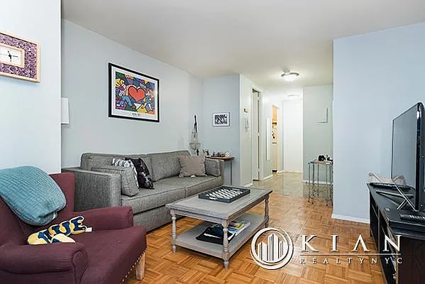 Rented by Kian Realty | media 27