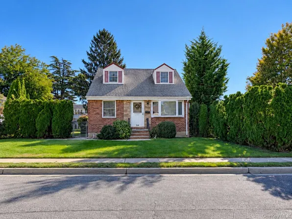 256 9th Street, Bethpage, NY 11714
