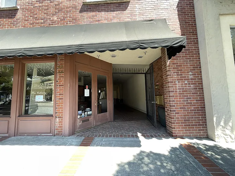 37 E Main St — Photo 10