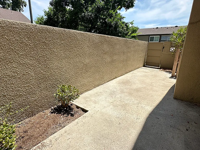 Greendale Ln — Photo 22