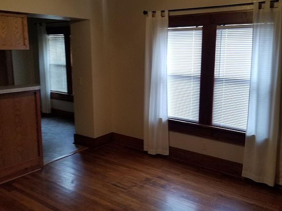 3rd image of 410 Park Dr