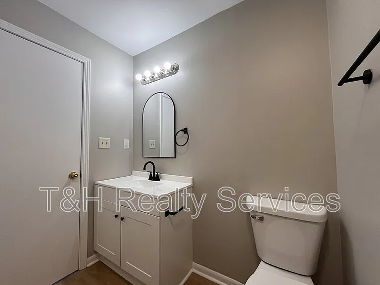 110 Pennsylvania Ct — Photo 22
