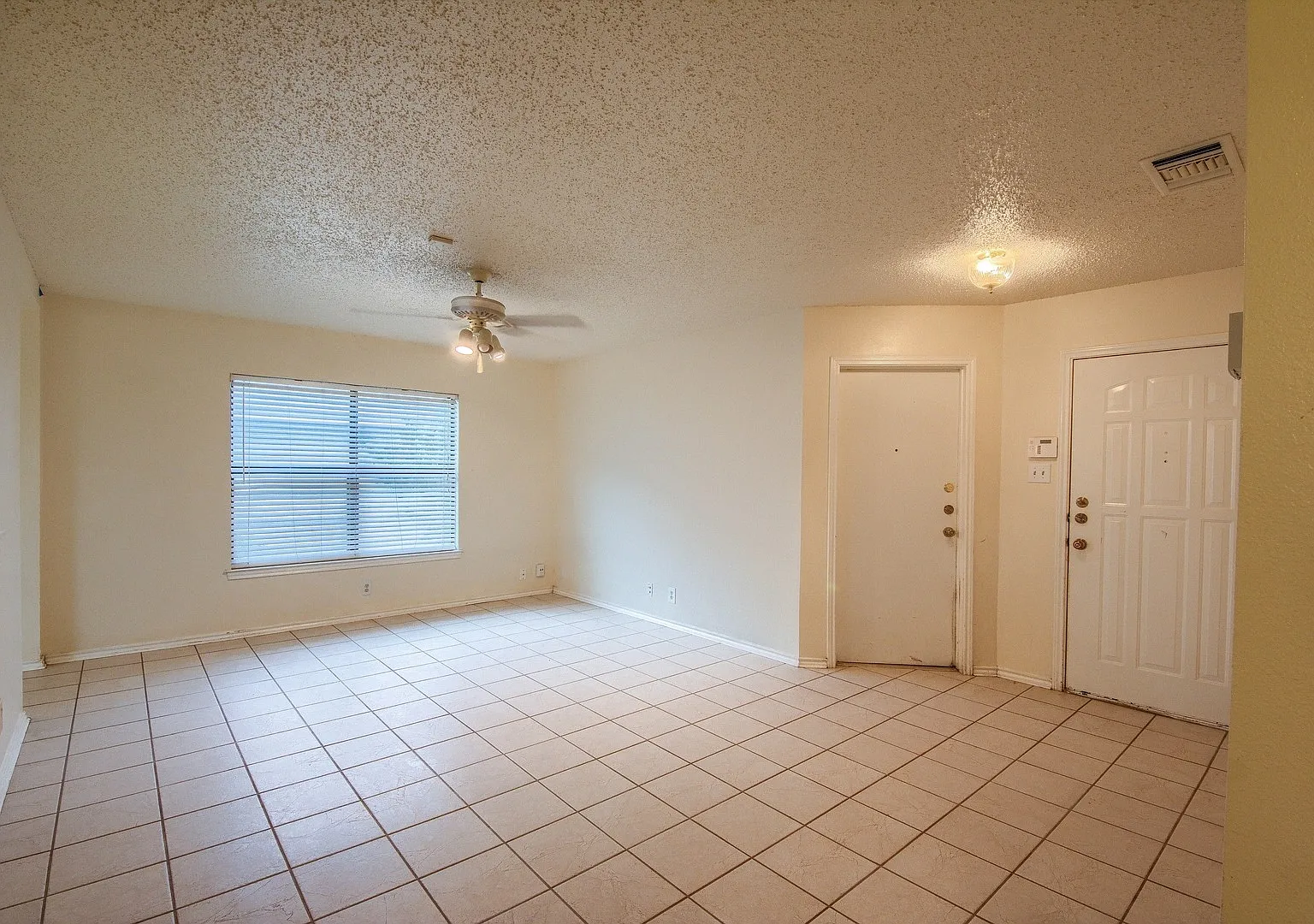 *Coming Soon* 2-Bedroom Home With Spacious Fenced Backyard & Garage! — Photo 4