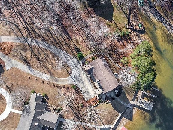 3rd image of 37 Clearwaters Dr