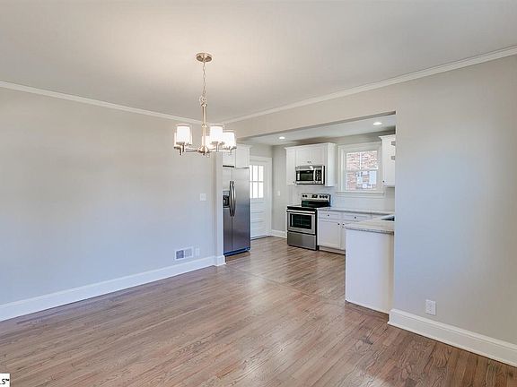 4th image of 20 Gurley Ave