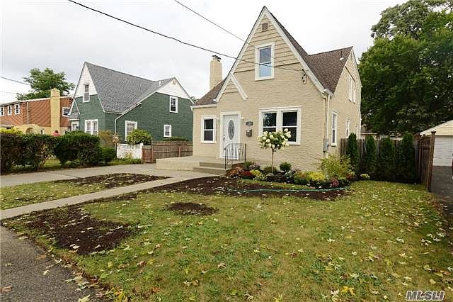 1st image of 250 Elsie Ave