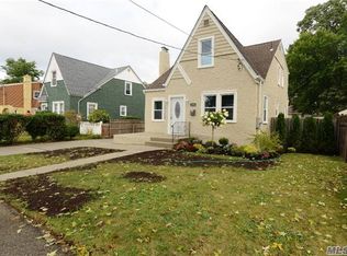 250 Elsie Ave, Merrick, NY 11566