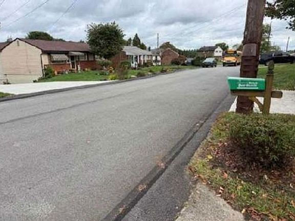 Exterior Neighborhood (street photo)