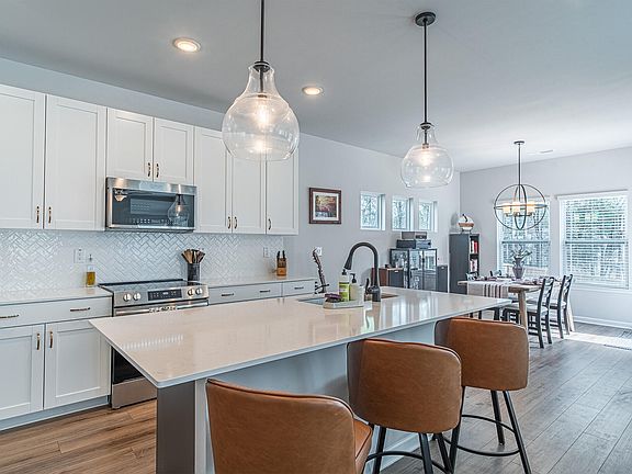 4th image of 161 Beacon Hill Rd