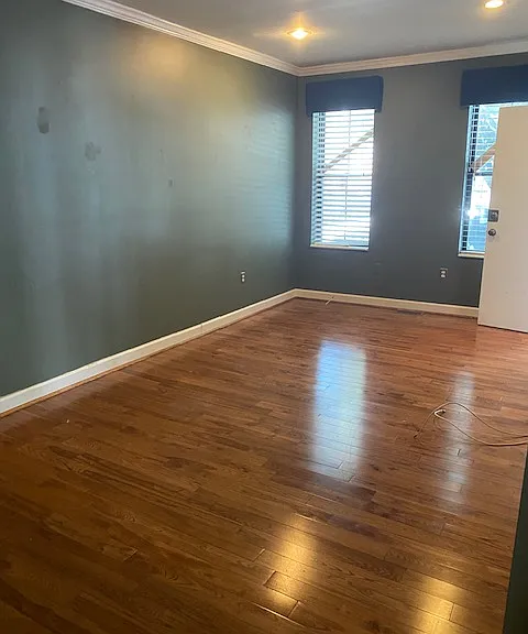 Unfurnished space (old color on wall)