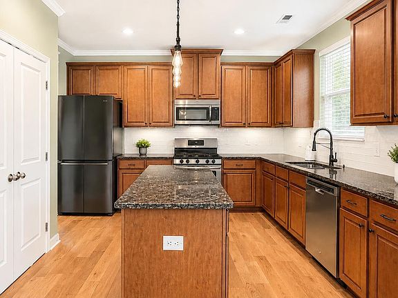 3rd image of 1115 High Fox Dr