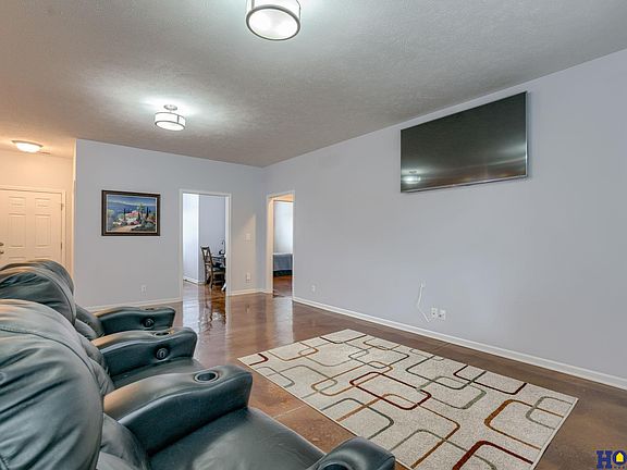 5th image of 8801 Prairie Village Dr