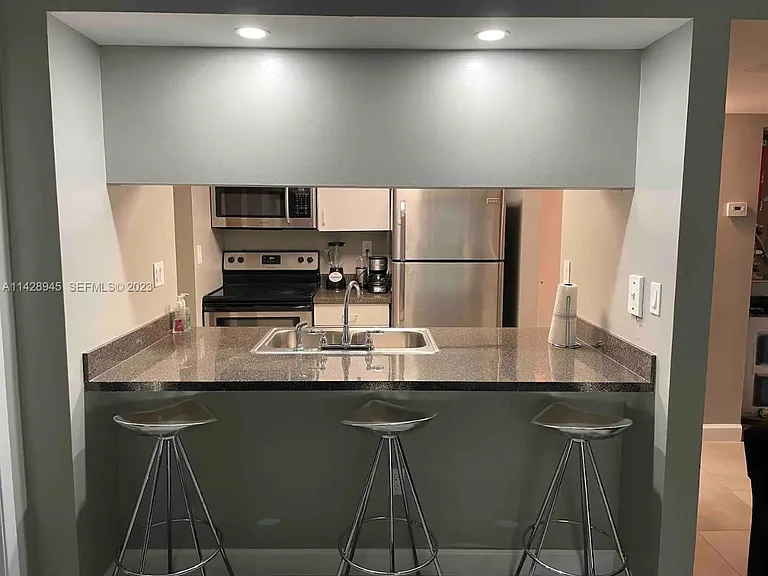 800 N Miami Ave #1406E — Photo 11