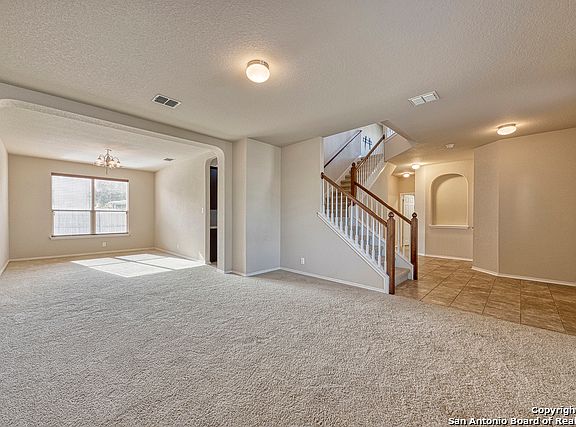 5th image of 15410 Finch Cir