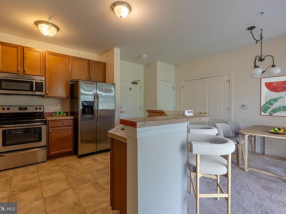 4th image of 2000 Fountainview Cir #2108