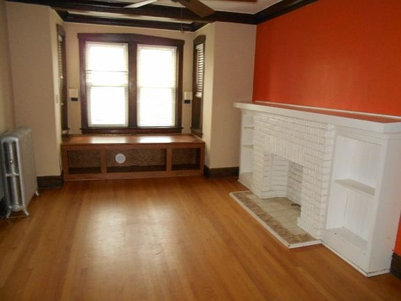 2nd image of 811 Lexington St