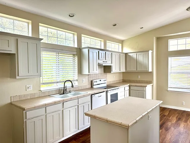 24303 Woolsey Canyon Rd #115 — Photo 5