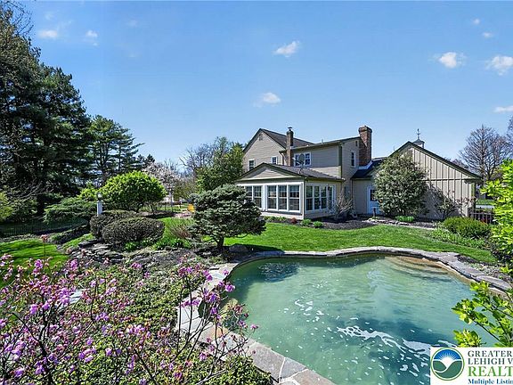 3rd image of 2953 Parkview Ln