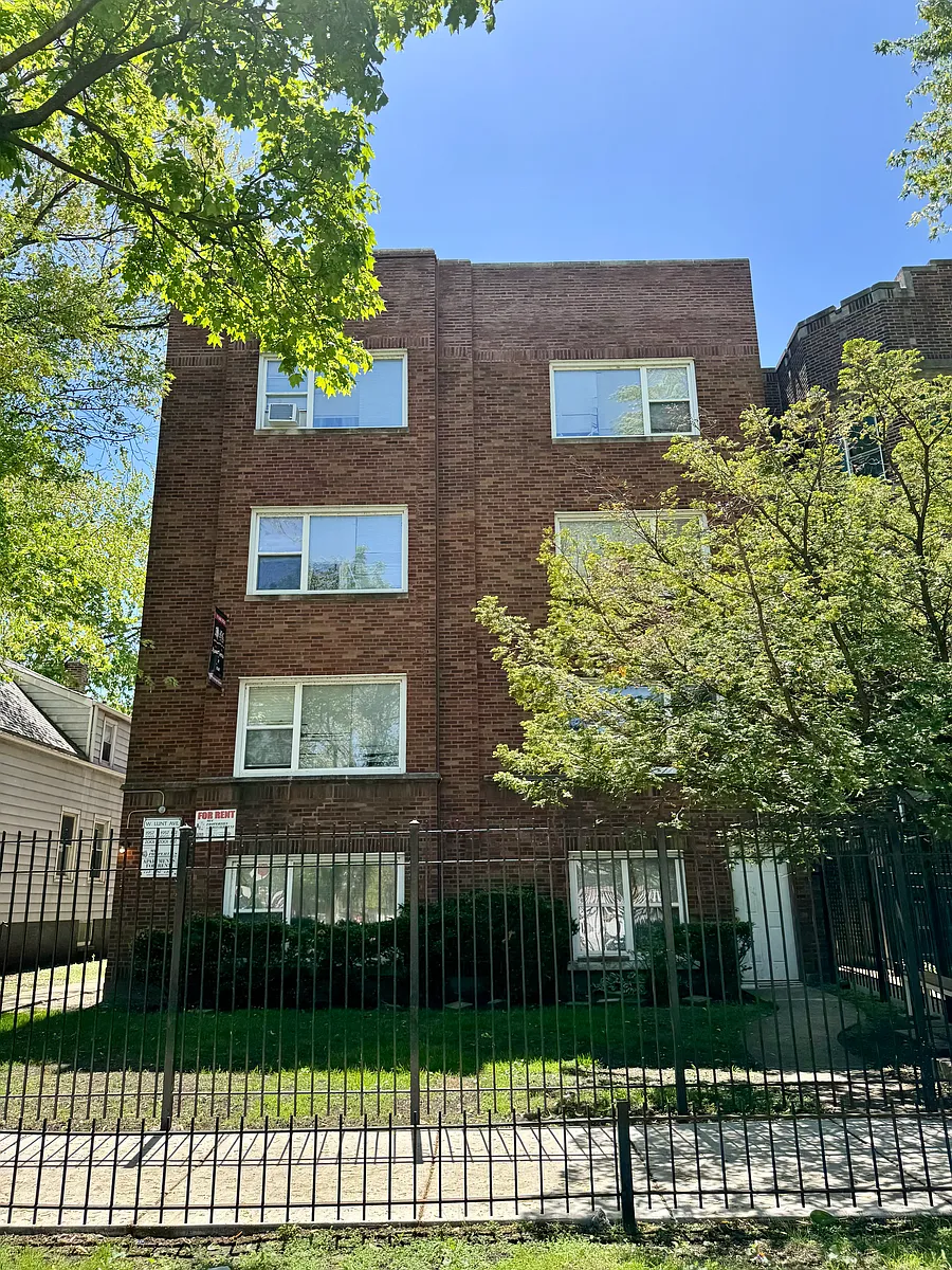 Building Photo - 2001 W Lunt Ave #1