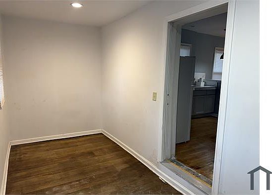 4th image of 2516 E 72nd Pl