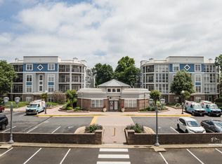 5563 Seminary Rd APT 102, Falls Church, VA 22041
