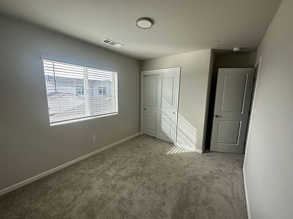 5th image of 406 S Summit Dr
