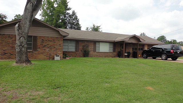 1st image of 704 Crestline Dr