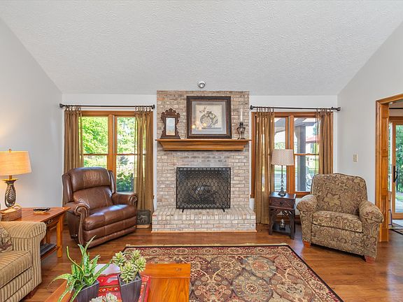 5th image of 22 Corkwood Ct