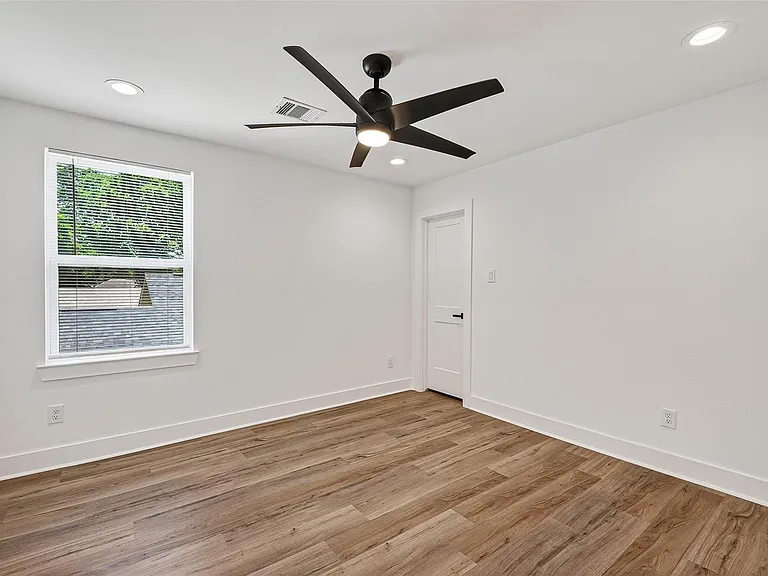7314 Avenue L — Photo 14