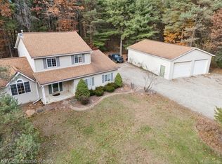 1045 Tall Pines Trl, Highland, MI 48356