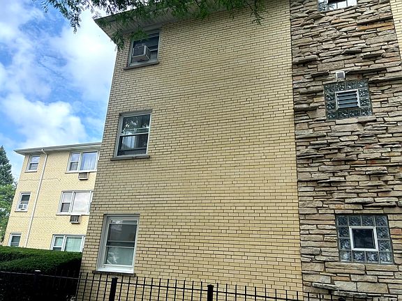 5th image of 5700 W Montrose Ave APT 1C