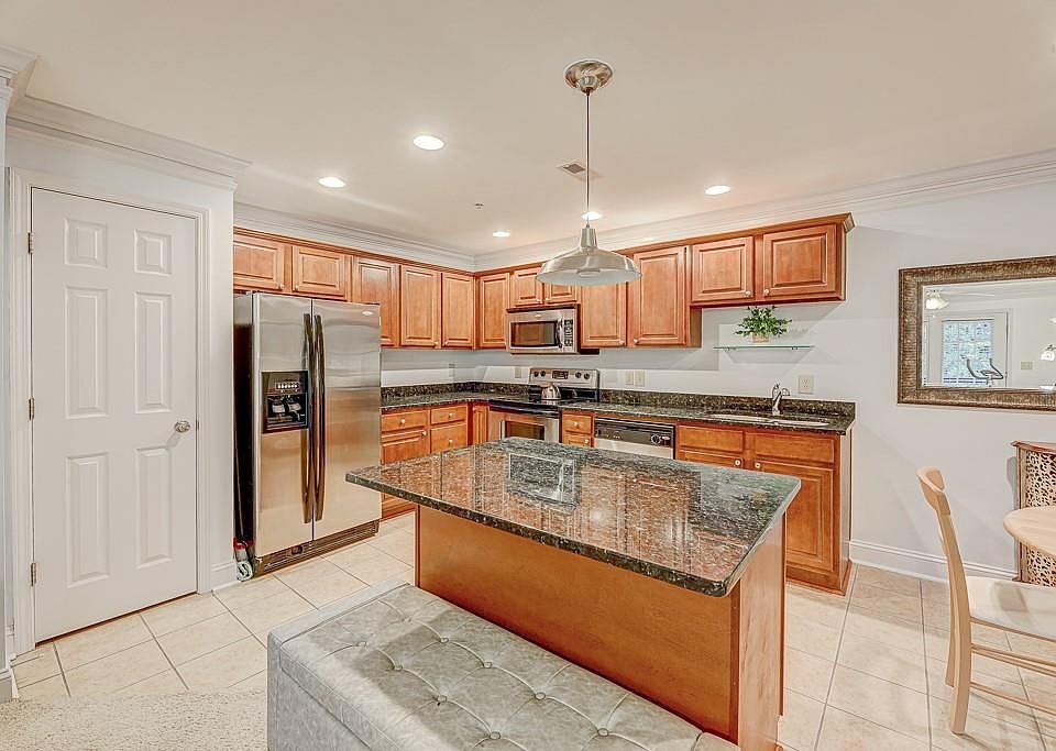 1st image of 304 Madison Ct SE