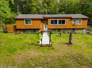 11 Dean Dr, Queensbury, NY 12804