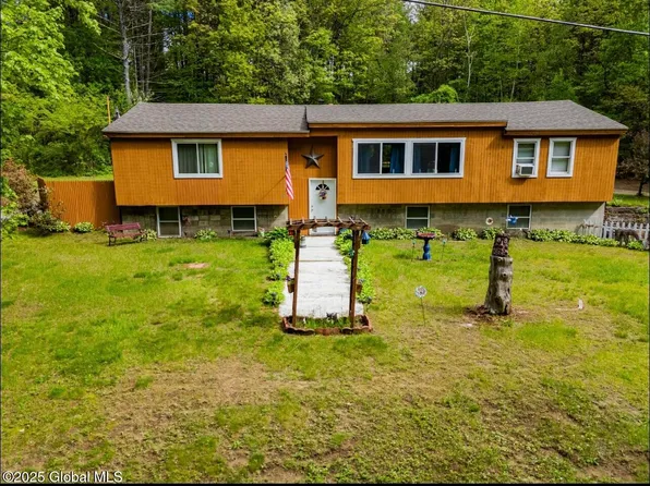 11 Dean Drive, Queensbury, NY 12804