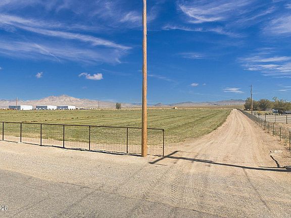 2nd image of 76 Hudson Aurora Rd