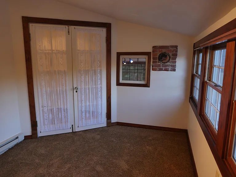 2104 W Clarke Ave — Photo 29