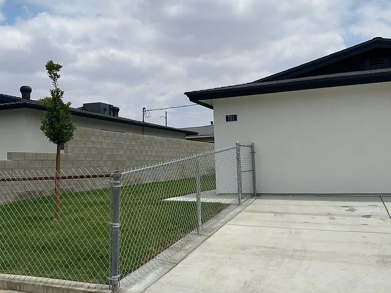 721 Tate St — Photo 2