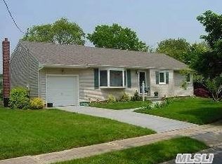 9 Elgin Rd, Amityville, NY 11701