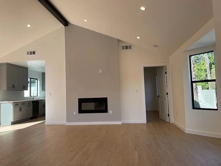 4843 Forman Ave — Photo 1