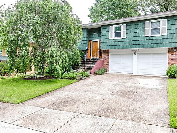 2nd image of 190 Ivy St